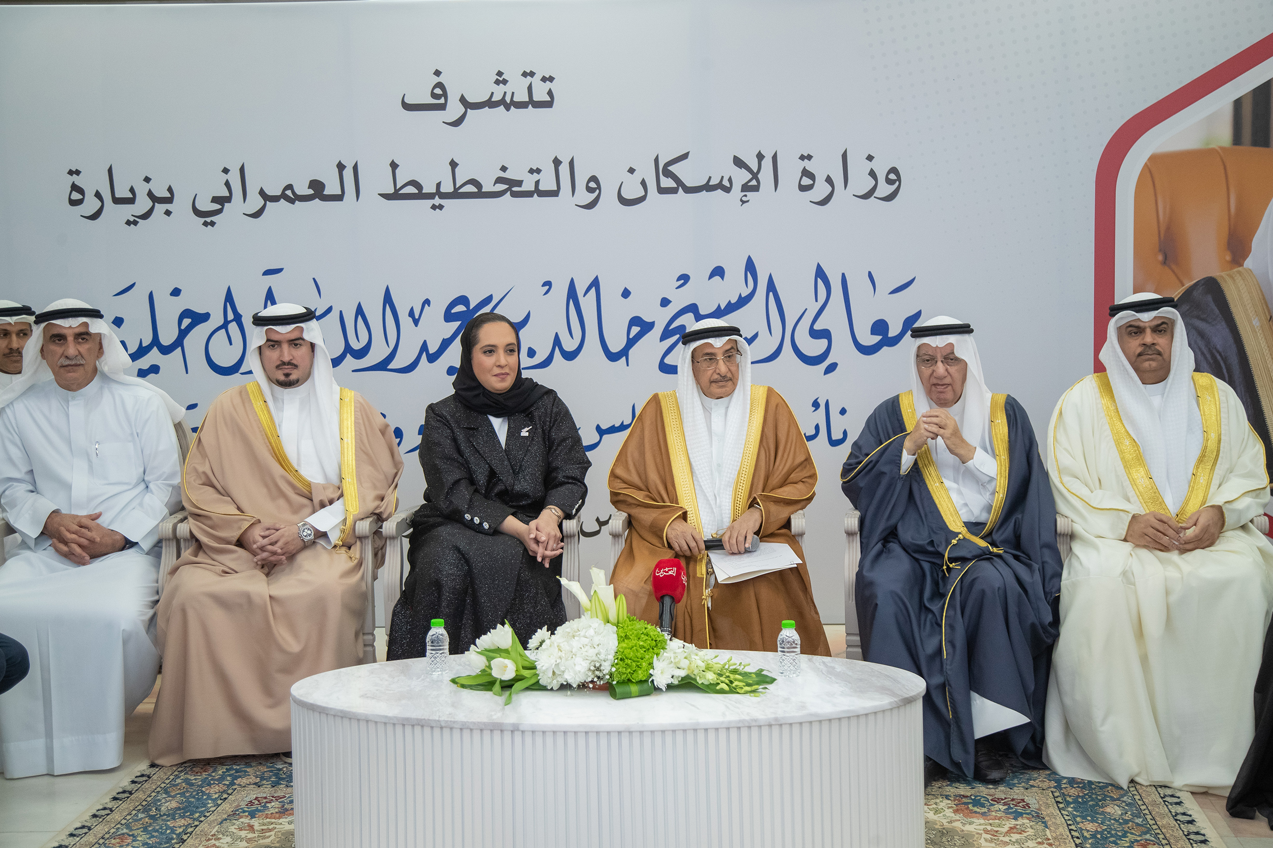 ? زيارة الشيخ خالد بن عبد الله آل خليفة وزارة الإسكان والتخطيط العمراني