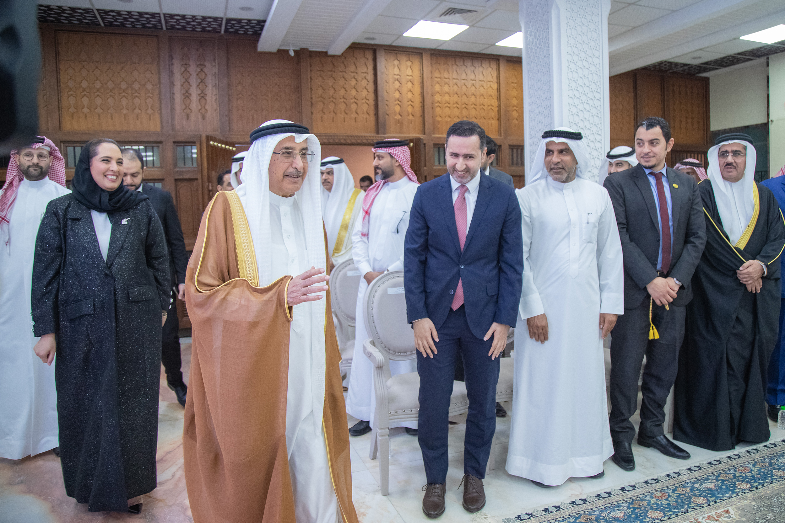 ? زيارة الشيخ خالد بن عبد الله آل خليفة وزارة الإسكان والتخطيط العمراني