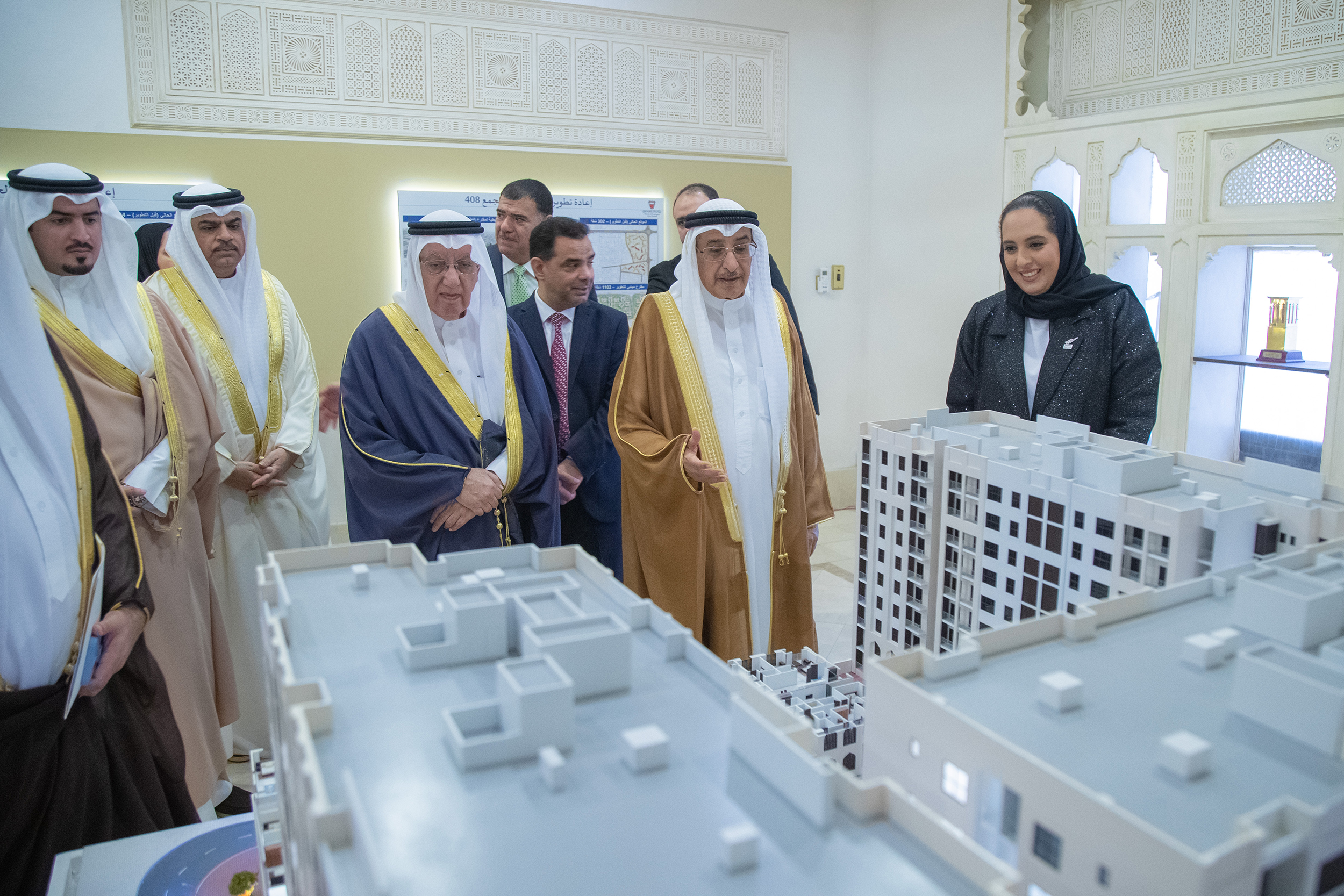 ? زيارة الشيخ خالد بن عبد الله آل خليفة وزارة الإسكان والتخطيط العمراني