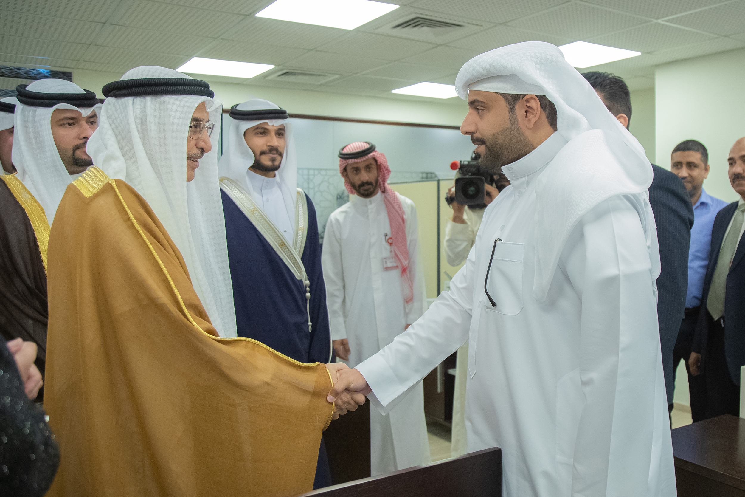 ? زيارة الشيخ خالد بن عبد الله آل خليفة وزارة الإسكان والتخطيط العمراني