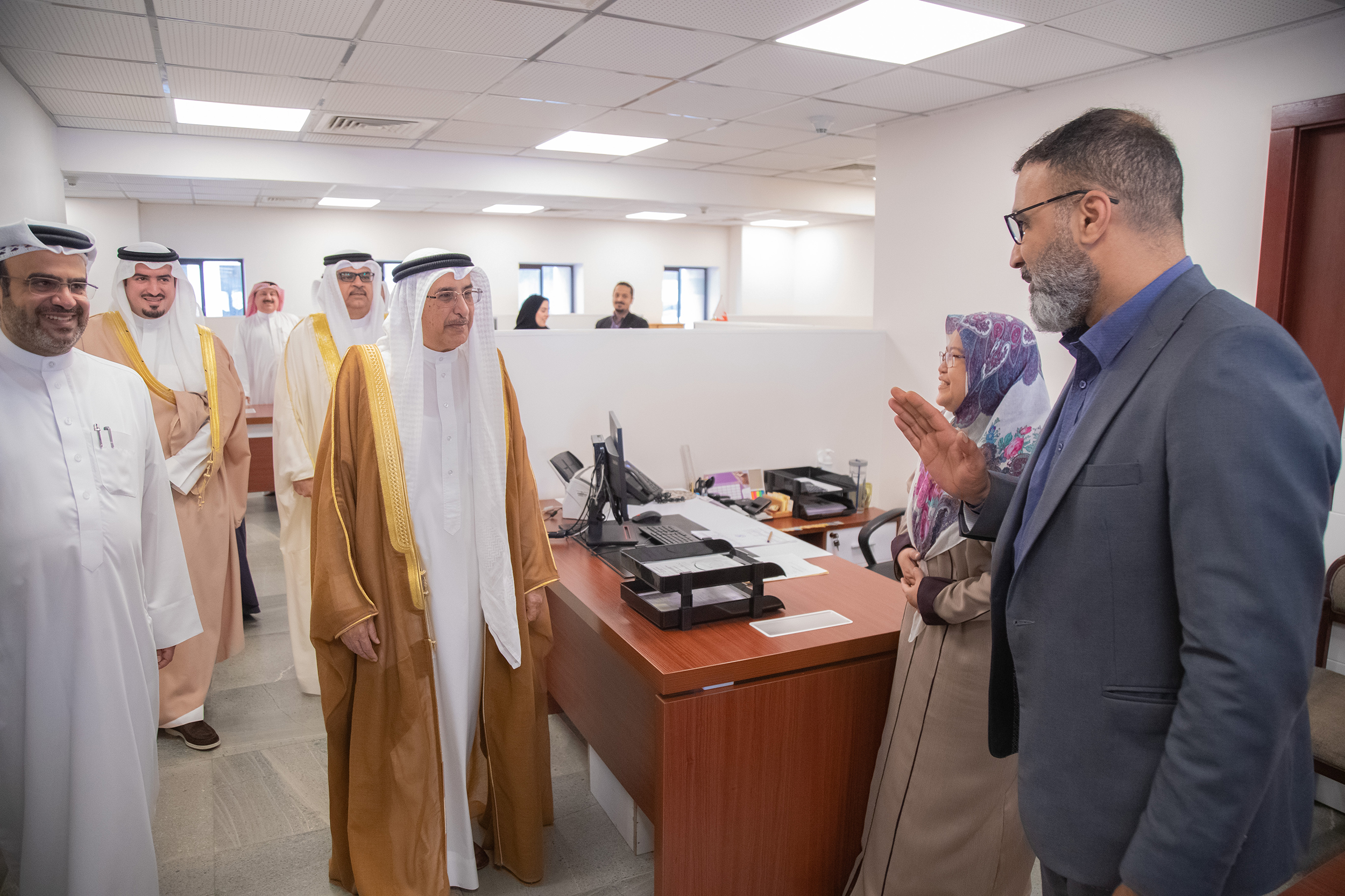 ? زيارة الشيخ خالد بن عبد الله آل خليفة وزارة الإسكان والتخطيط العمراني