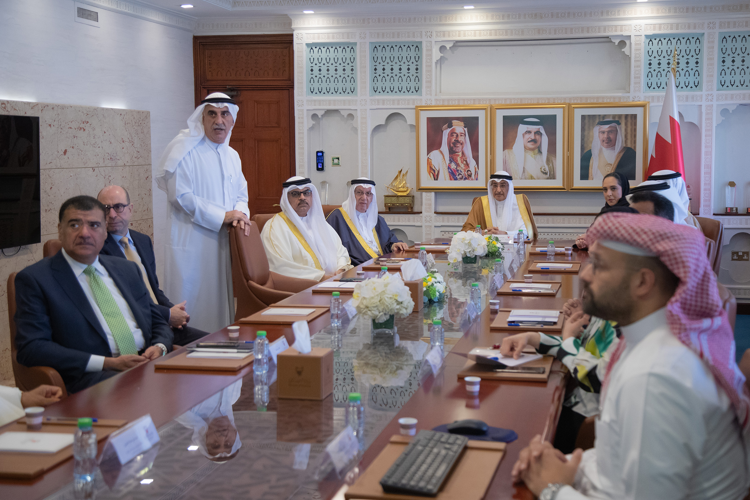 ? زيارة الشيخ خالد بن عبد الله آل خليفة وزارة الإسكان والتخطيط العمراني