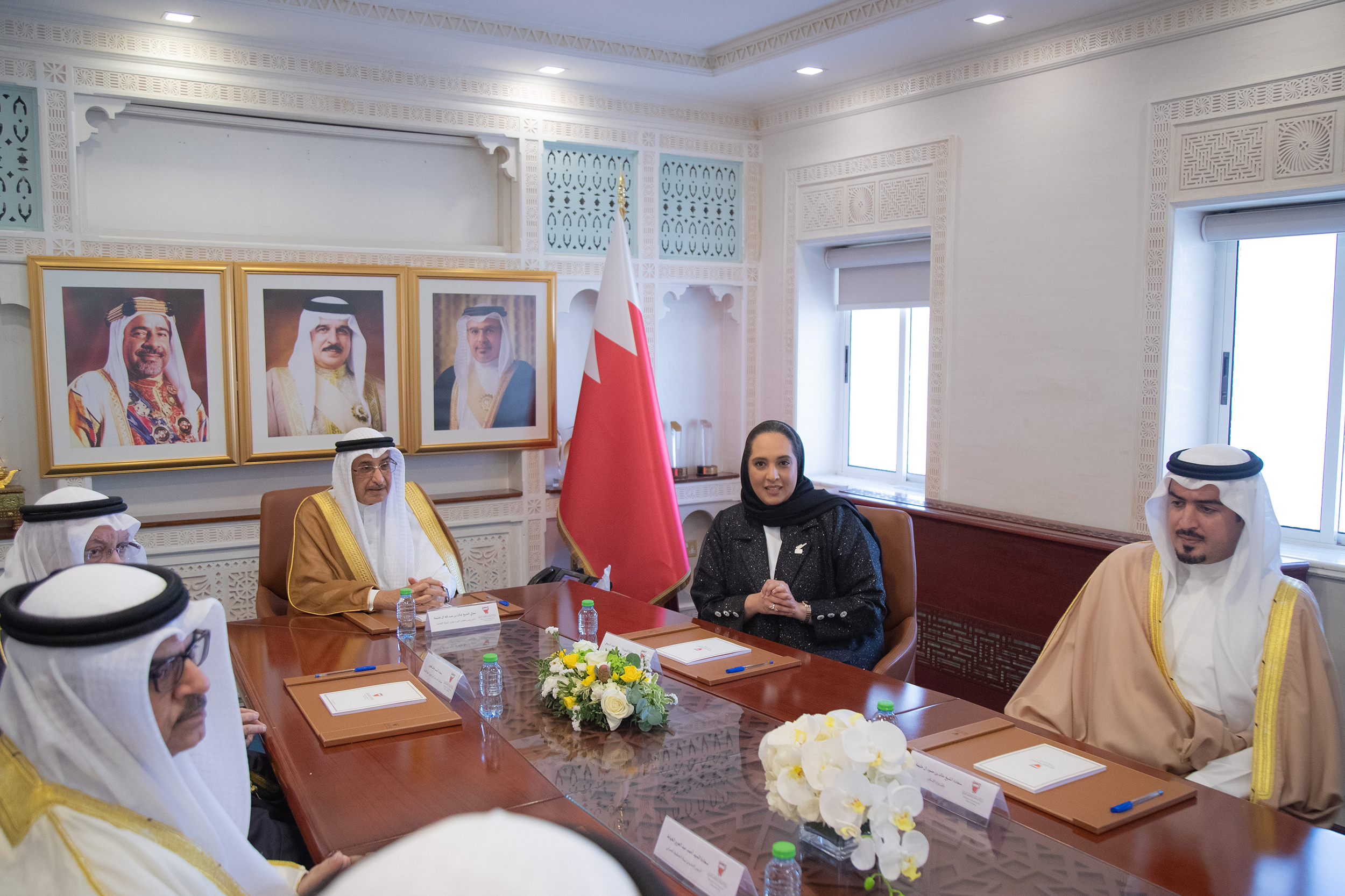 ? زيارة الشيخ خالد بن عبد الله آل خليفة وزارة الإسكان والتخطيط العمراني