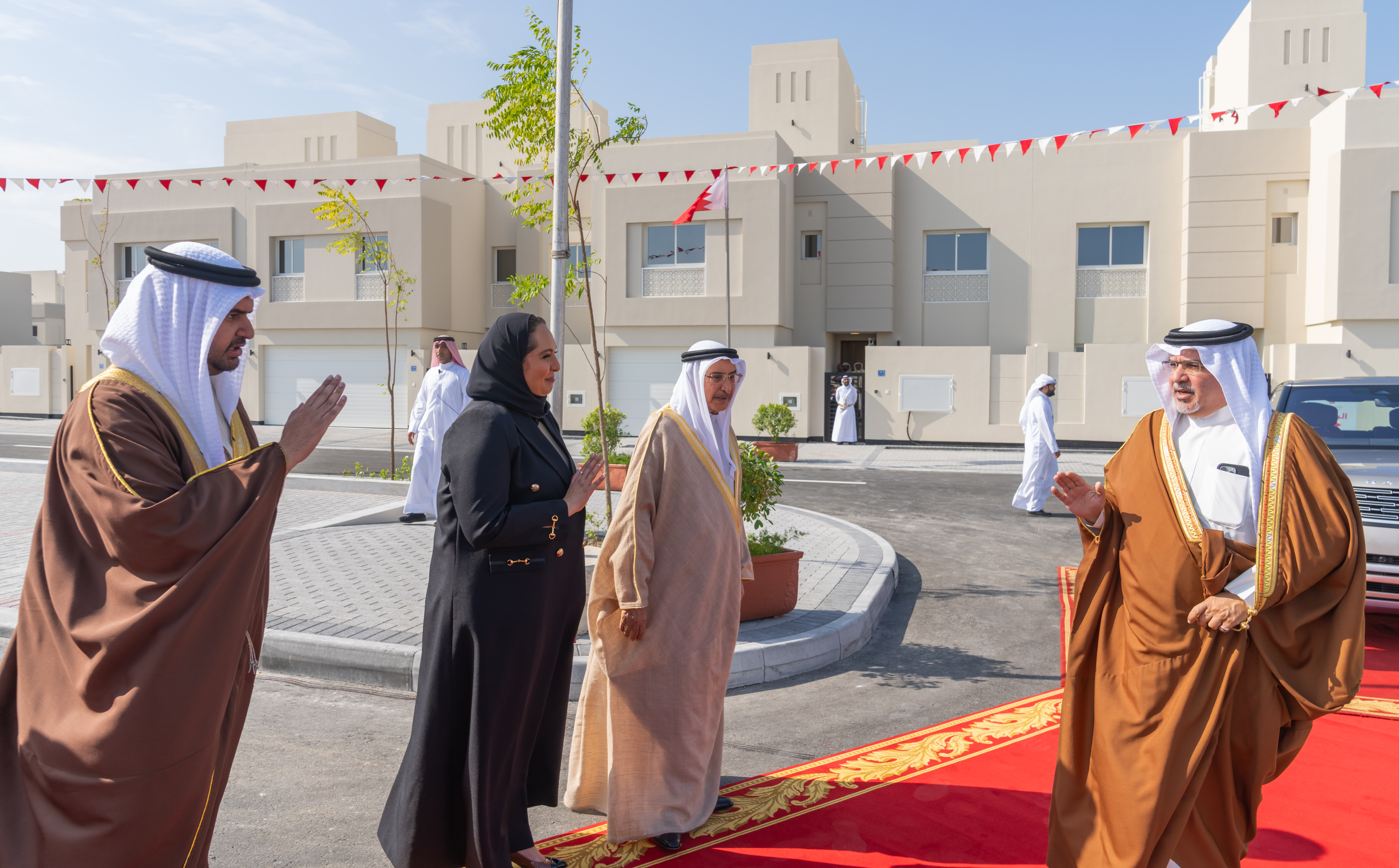 ? سمو ولي العهد رئيس مجلس الوزراء يرعى حفل افتتاح مشروع مدينة شرق سترة الإسكاني