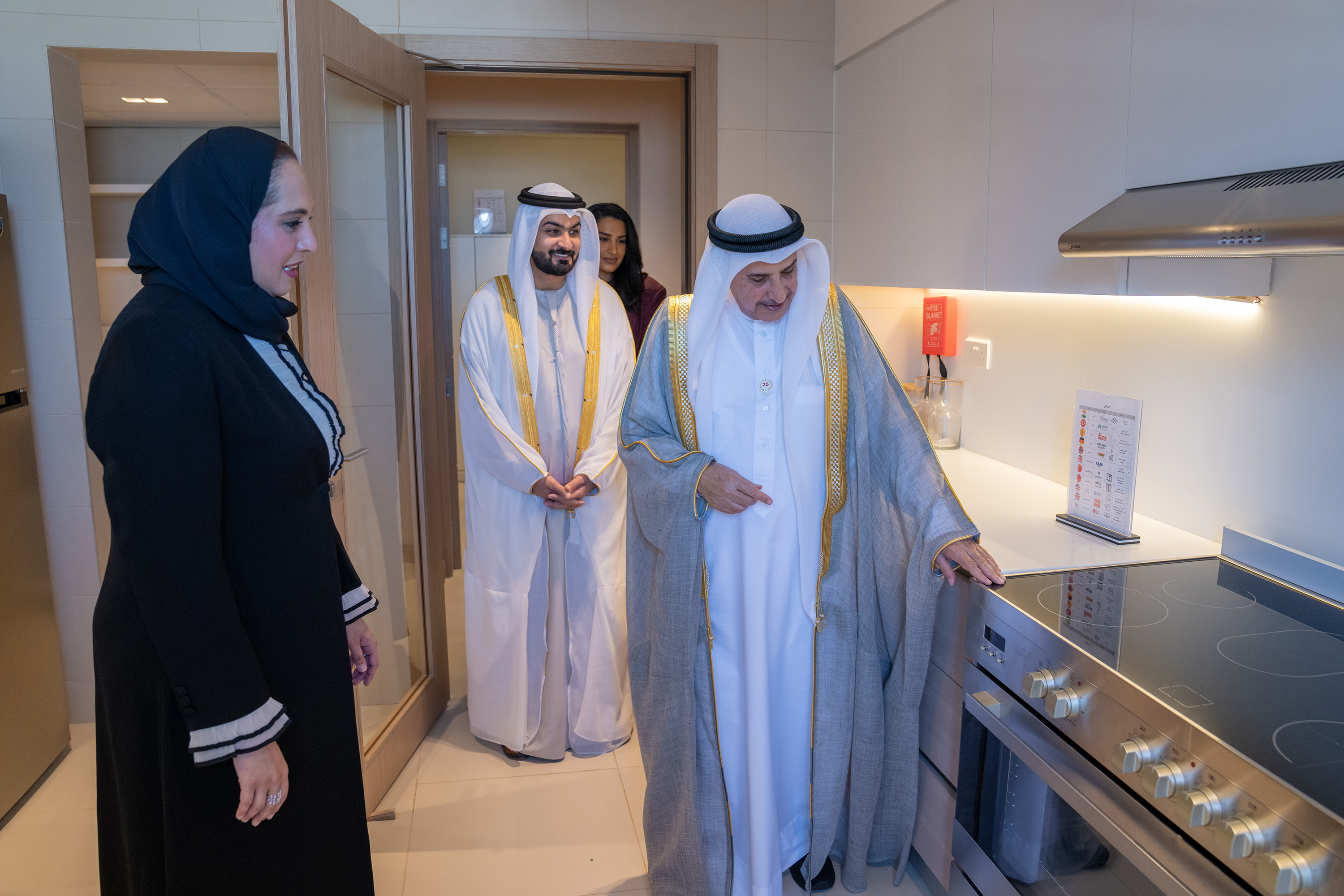  الشيخ خالد بن عبد الله آل خليفة يفتتح مشروع العمارات الإسكانية بمدينة سلمان