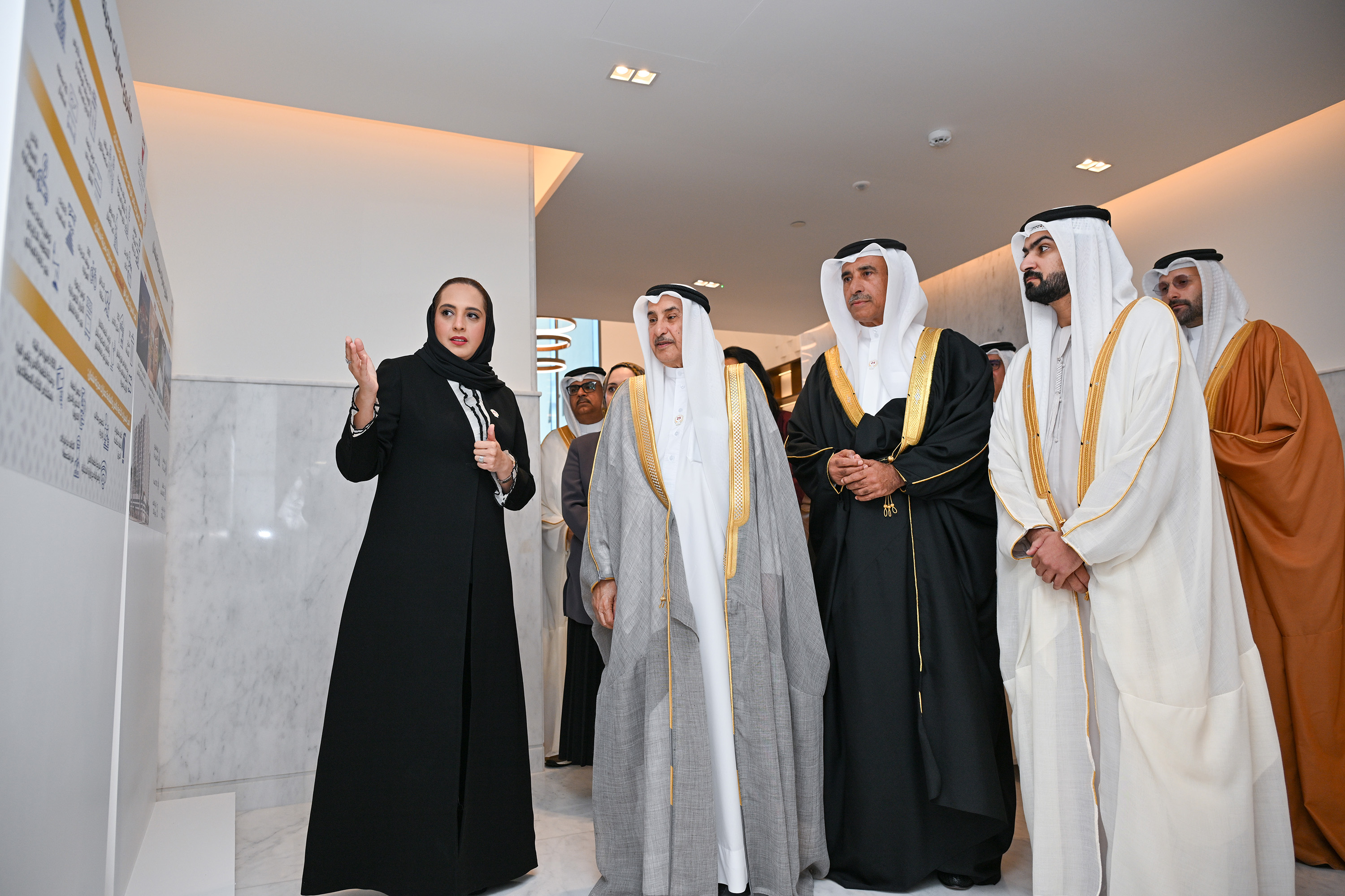 ?  الشيخ خالد بن عبد الله آل خليفة يفتتح مشروع العمارات الإسكانية بمدينة سلمان