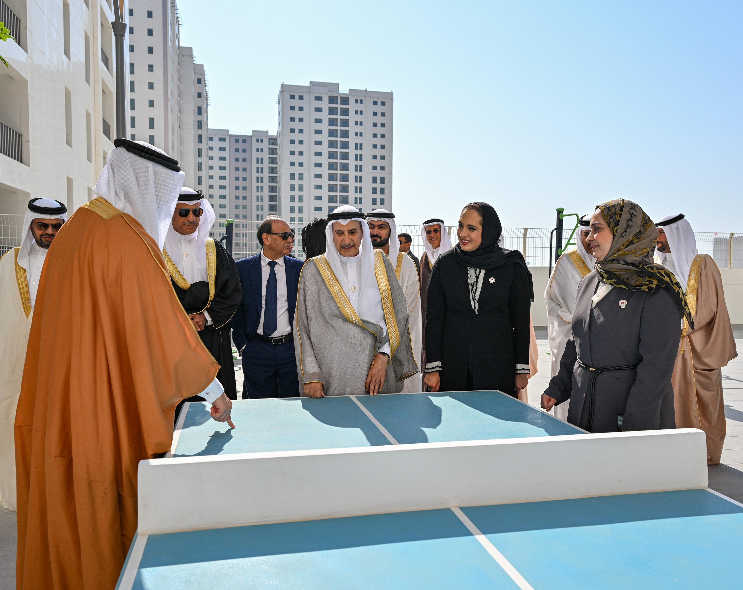 ?  الشيخ خالد بن عبد الله آل خليفة يفتتح مشروع العمارات الإسكانية بمدينة سلمان