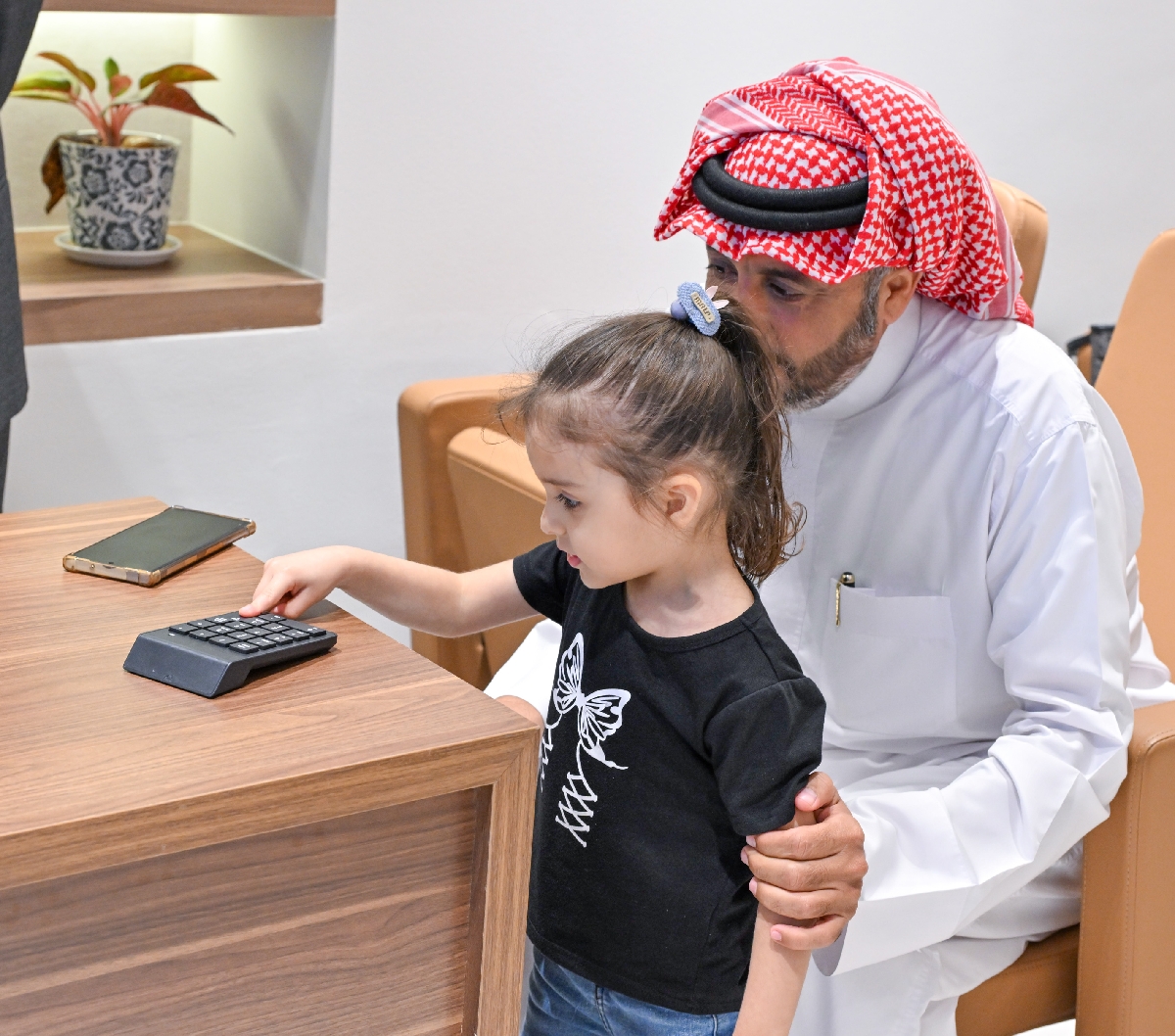 ? وزارة الإسكان والتخطيط العمراني تؤكد استمرار تسليم الخدمات الإسكانية البديلة للمواطنين