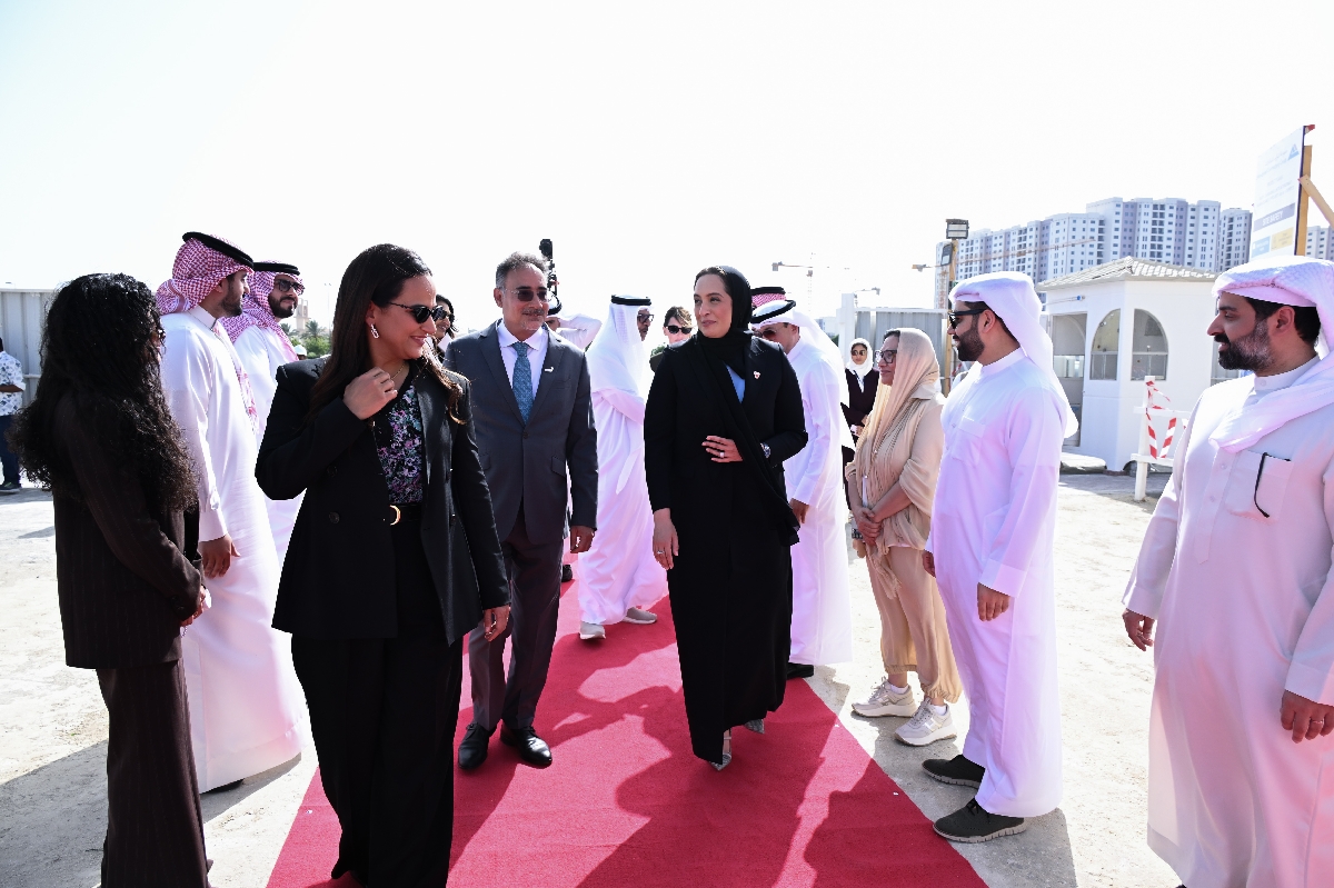 ? وزيرة الإسكان والتخطيط العمراني تشهد وضع حجر الأساس لمشروع إنشاء 24 وحدة سكنية بمدينة سلمان ضمن برنامج حقوق تطوير الأراضي الحكومية