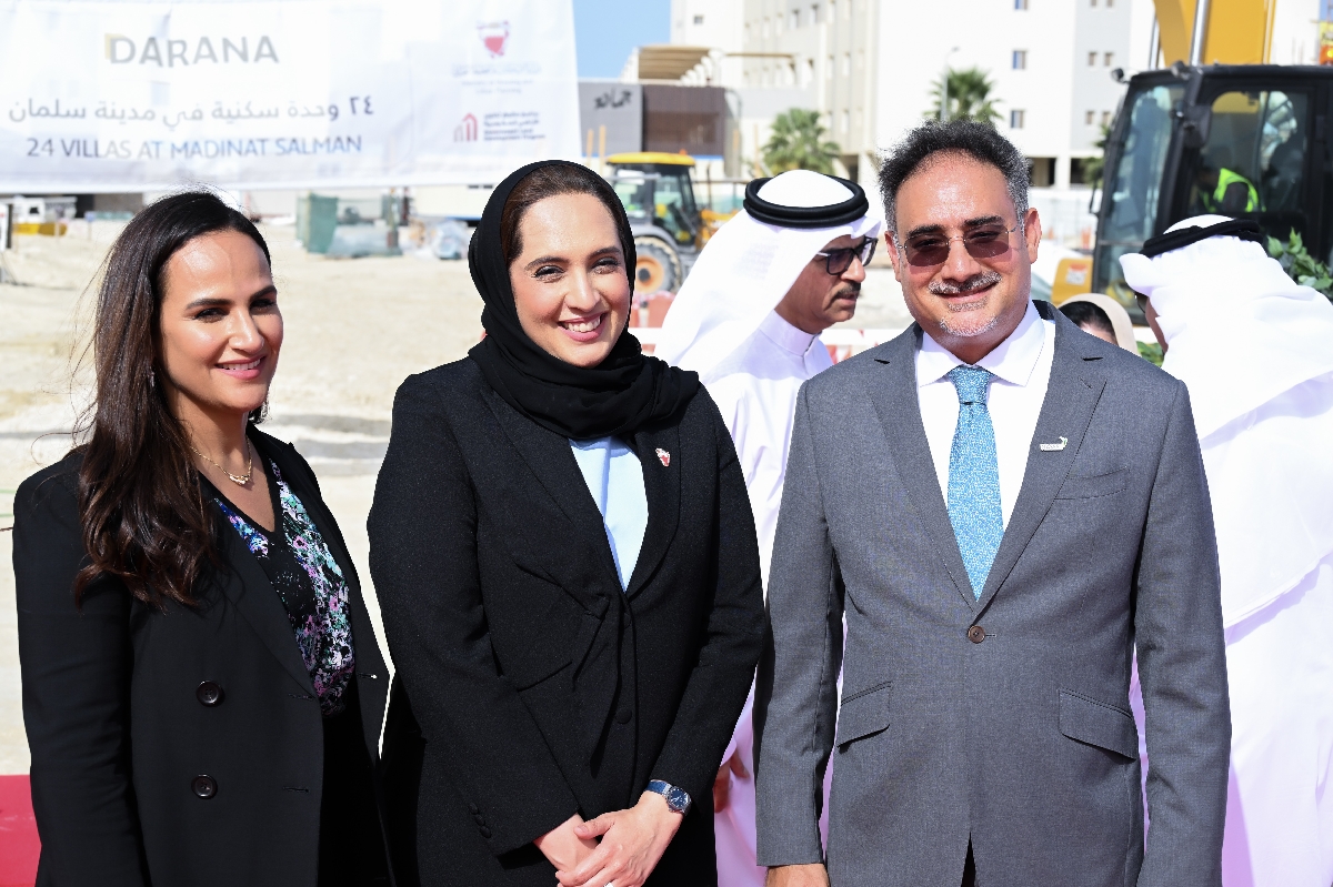 ? وزيرة الإسكان والتخطيط العمراني تشهد وضع حجر الأساس لمشروع إنشاء 24 وحدة سكنية بمدينة سلمان ضمن برنامج حقوق تطوير الأراضي الحكومية