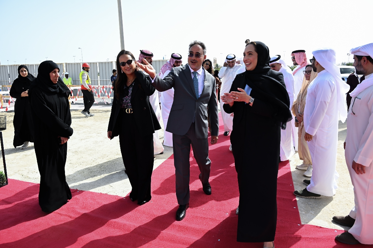? وزيرة الإسكان والتخطيط العمراني تشهد وضع حجر الأساس لمشروع إنشاء 24 وحدة سكنية بمدينة سلمان ضمن برنامج حقوق تطوير الأراضي الحكومية