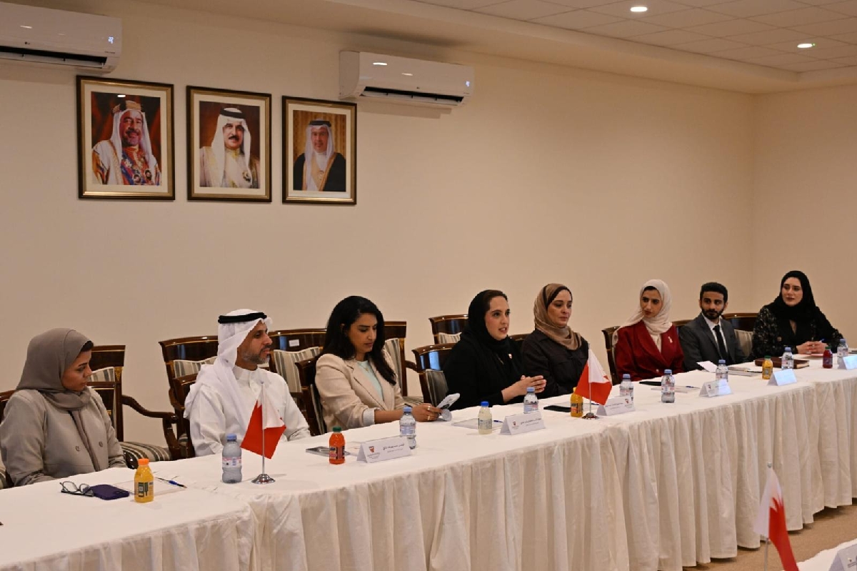 وزيرة الإسكان والتخطيط العمراني تلتقي منتسبي الدفعة الحادية عشرة من برنامج رئيس مجلس الوزراء لتنمية الكوادر الحكومية