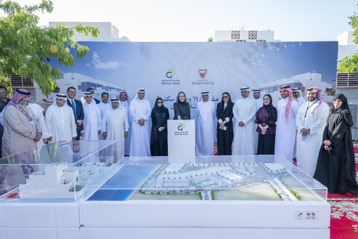 ضمن مشاريع برنامج حقوق تطوير الأراضي الحكومية وزيرة الإسكان والتخطيط العمراني تشهد بدء أعمال صب القواعد لمشروع إنشاء 69 وحدة سكنية جديدة بمدينة سلمان