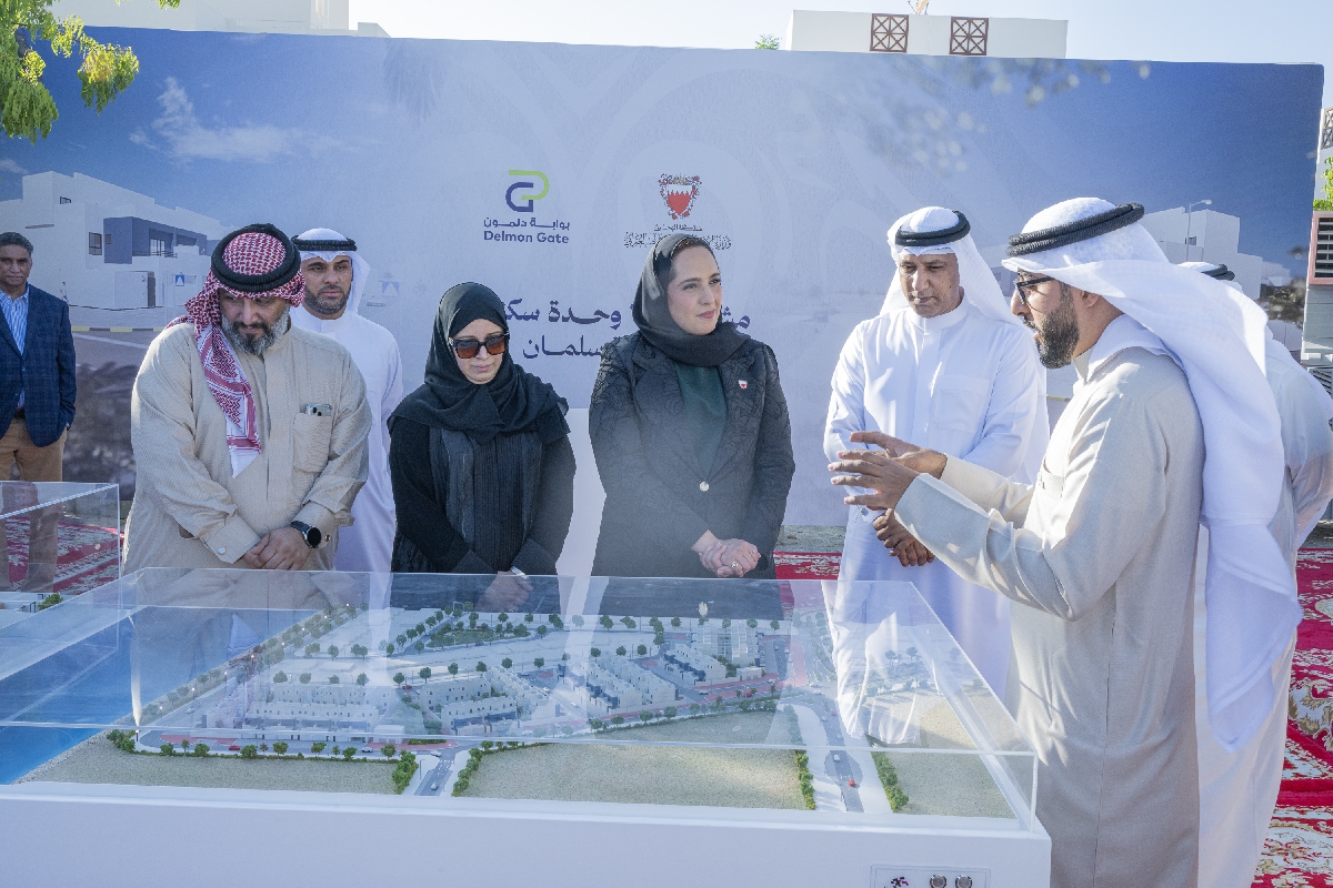? ضمن مشاريع برنامج حقوق تطوير الأراضي الحكومية وزيرة الإسكان والتخطيط العمراني تشهد بدء أعمال صب القواعد لمشروع إنشاء 69 وحدة سكنية جديدة بمدينة سلمان