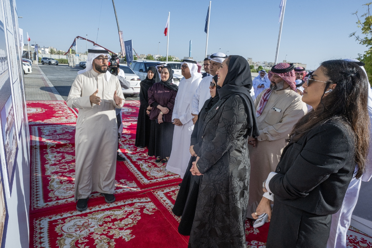 ? ضمن مشاريع برنامج حقوق تطوير الأراضي الحكومية وزيرة الإسكان والتخطيط العمراني تشهد بدء أعمال صب القواعد لمشروع إنشاء 69 وحدة سكنية جديدة بمدينة سلمان